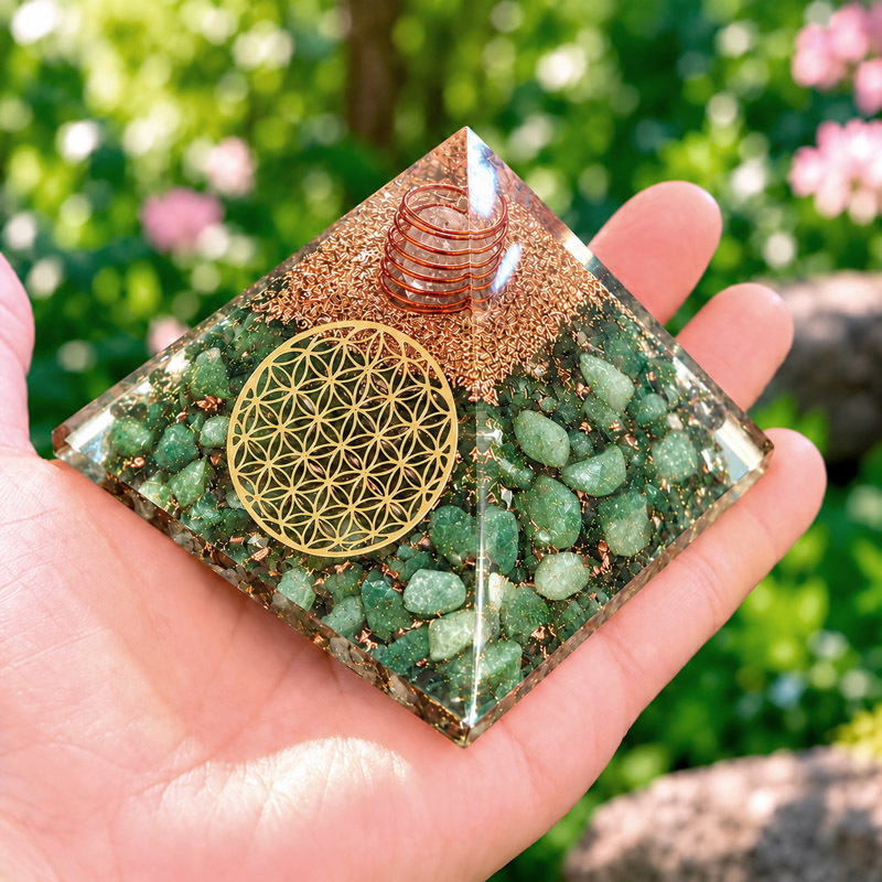 Pyramide Aventurine Verte Orgonite Fleur de Vie 7.5 cm - Orgonite Aventurine Verte