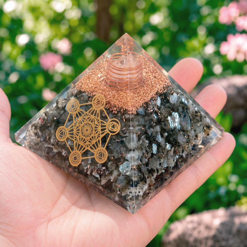 Pyramide Larvikite Orgonite Metatron 7.5 cm - Orgonite Larvikite