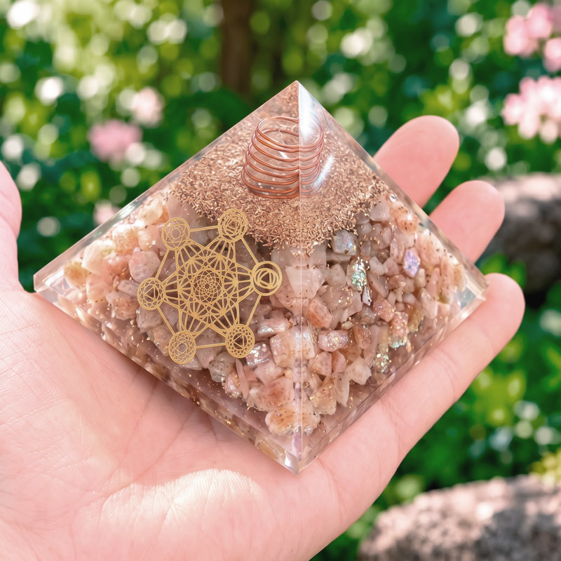 Pyramide Pierre du Soleil Orgonite Metatron 7.5 cm - Orgonite Pierre du Soleil