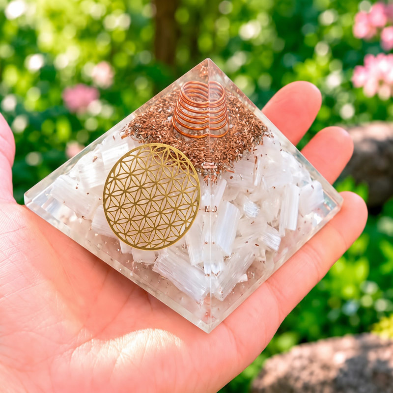 Pyramide Sélénite Orgonite Fleur de Vie 7.5 cm - Orgonite Sélénite