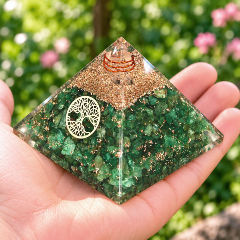 Pyramide Aventurine Verte Orgonite Arbre de Vie 7.5 cm