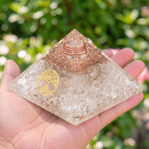 Pyramide Cristal de Roche Orgonite Arbre de Vie 7.5 cm