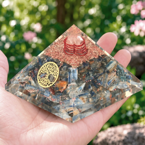 Pyramide Cyanite Orgonite Arbre de Vie 7.5 cm