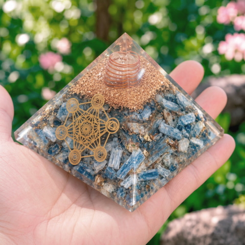 Pyramide Cyanite Orgonite Metatron 7.5 cm