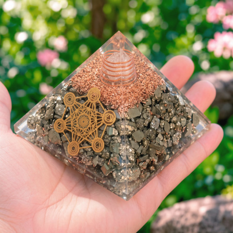 Pyramide Pyrite Orgonite Metatron 7.5 cm