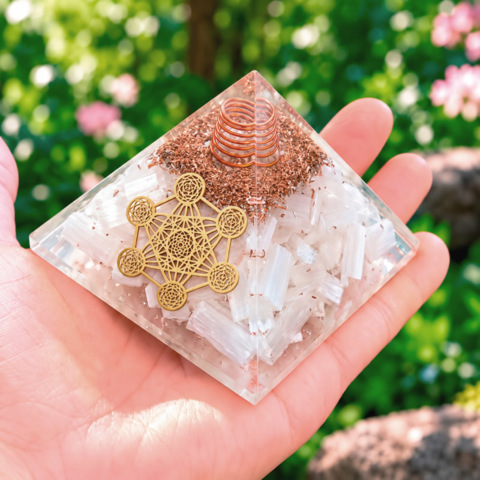 Pyramide Sélénite Orgonite Metatron 7.5 cm
