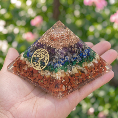 Pyramides 7 Chakras Orgonite Arbre de Vie 7.5 cm