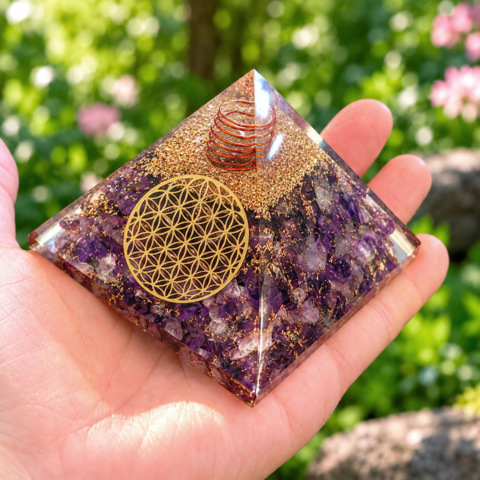 Pyramides Améthyste Orgonite Fleur de Vie 7.5 cm
