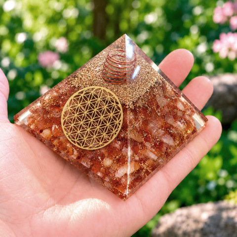 Pyramides Cornaline Orgonite Fleur de Vie 7.5 cm
