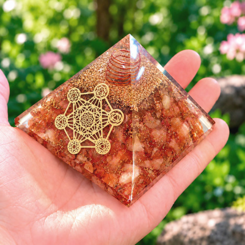 Pyramides Cornaline Orgonite Metatron 7.5 cm