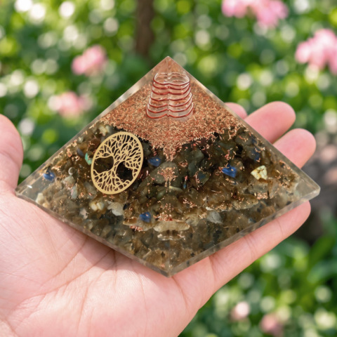 Pyramides Labradorite Orgonite Arbre de Vie 7.5 cm