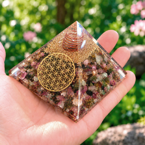 Pyramides Tourmaline Multicolore Orgonite Fleur de Vie 7.5 cm