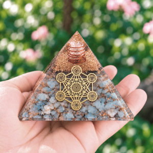 Pyramide Angélite Orgonite Metatron 7.5 cm - Orgonite Angélite