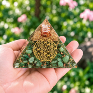 Pyramide Aventurine Verte Orgonite Fleur de Vie 7.5 cm - Orgonite Aventurine Verte