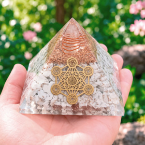 Pyramide Howlite Orgonite Metatron 7.5 cm - Orgonite Howlite