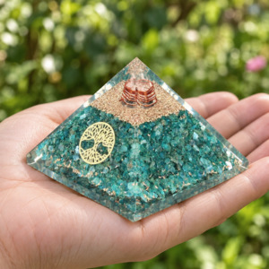 Pyramides Apatite Orgonite Arbre de Vie 7.5 cm - Pyramides Apatite Orgonite Arbre de Vie 7.5 cm