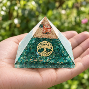 v - Pyramides Apatite Orgonite Arbre de Vie 7.5 cm