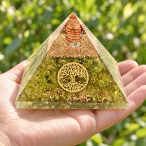 Pyramides Péridot Orgonite Arbre de Vie 7.5 cm - Pyramides Péridot Orgonite Arbre de Vie 7.5 cm